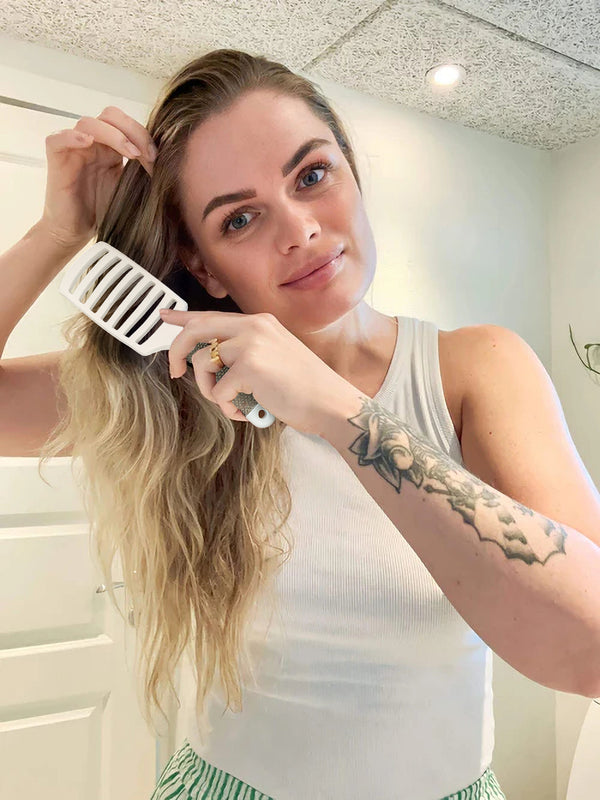 15,000+ girls love our paddle brush