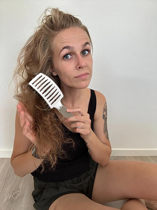 15,000+ girls love our paddle brush