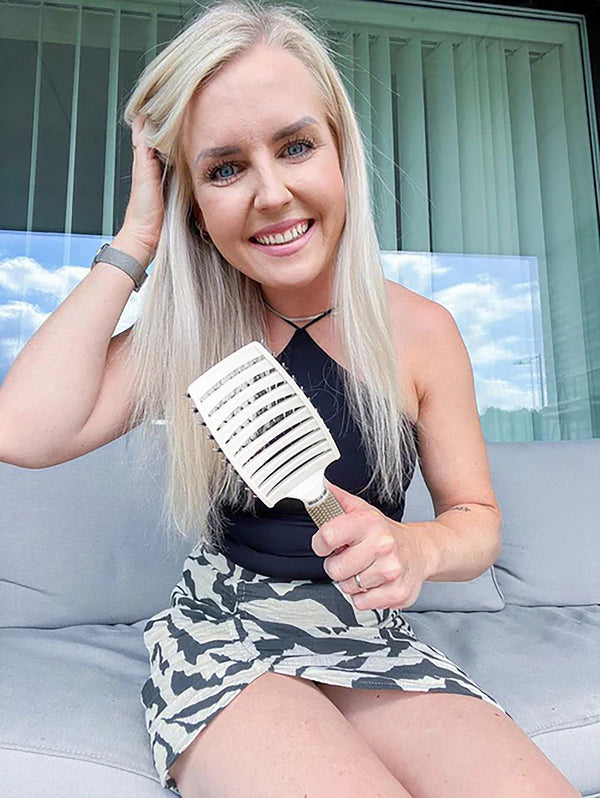 15,000+ girls love our paddle brush