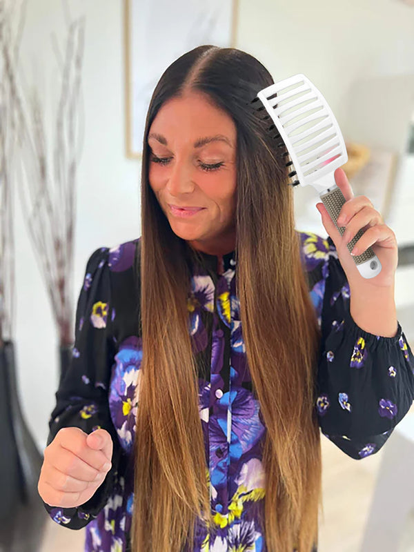 15,000+ girls love our paddle brush