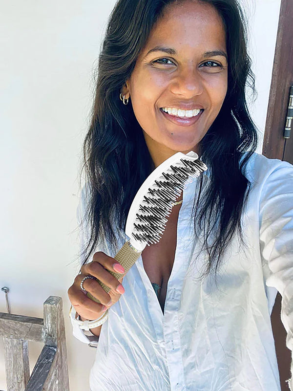 15,000+ girls love our paddle brush